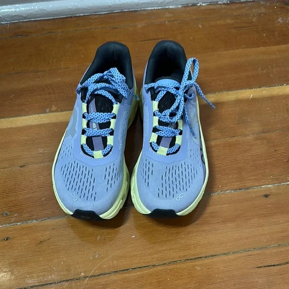 On Running Shoes in Purple and Cream - Picture 5 of 11